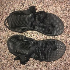 BLACK CHACOS | SIZE 8
